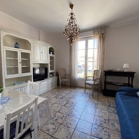 Beautiful Renovated Apartment ,Next To The Beach ! Air-C, Free Parking! Nice Extérieur photo