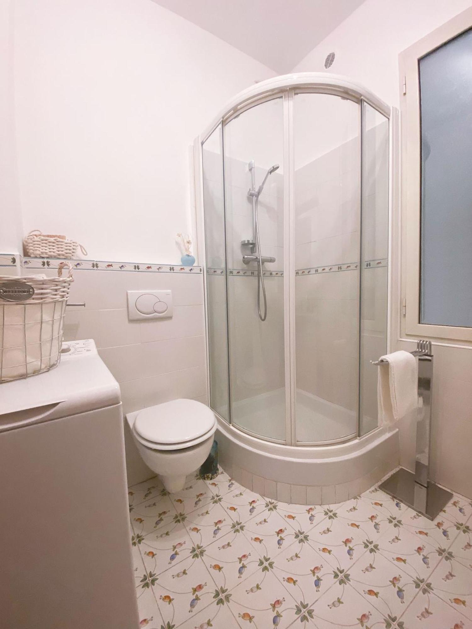 Beautiful Renovated Apartment ,Next To The Beach ! Air-C, Free Parking! Nice Extérieur photo