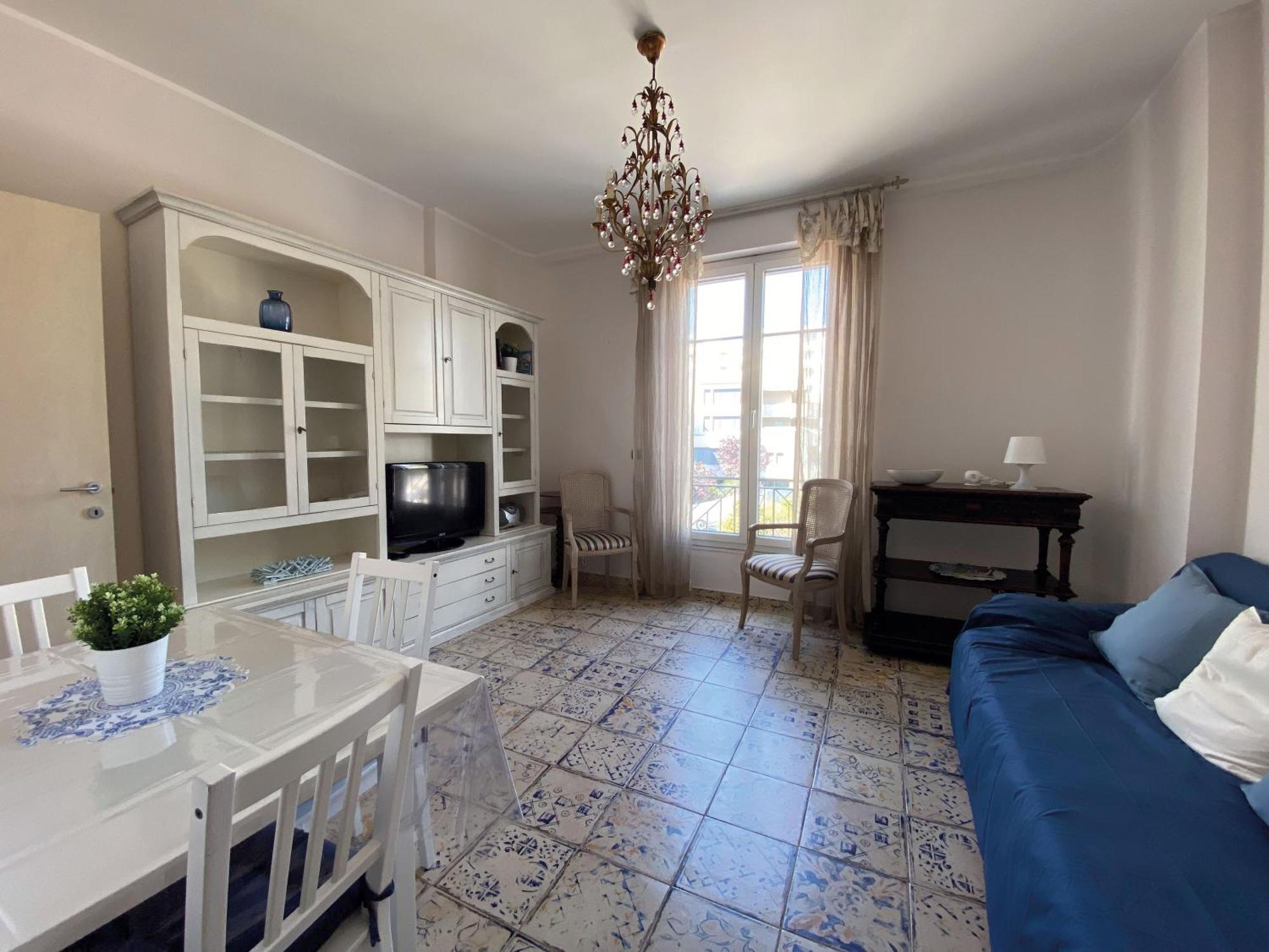 Beautiful Renovated Apartment ,Next To The Beach ! Air-C, Free Parking! Nice Extérieur photo